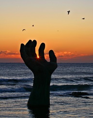 虎尾岬相伴之手日出